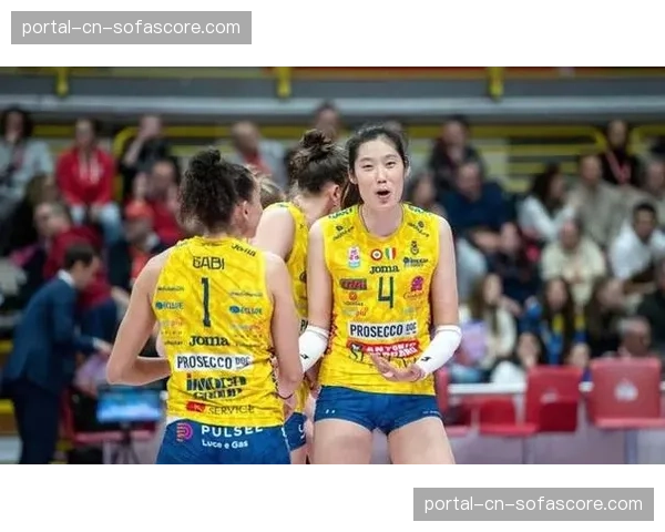 女排意大利杯决赛：科内利亚诺直落三局战胜斯坎迪奇成功卫冕
